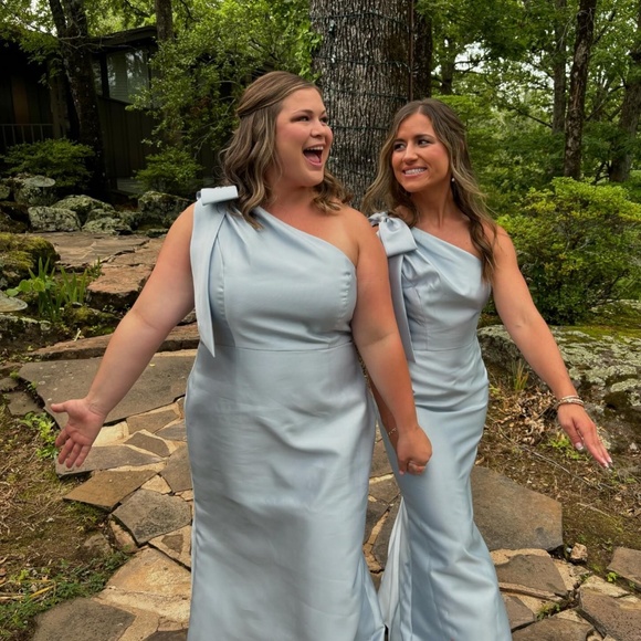 Event Dress - Picture 3 of 7